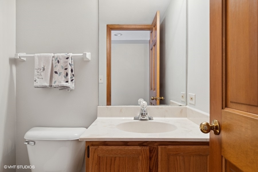 970 E Amberwood Circle, Naperville, IL 60563