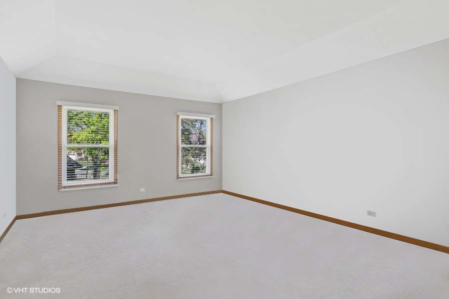 970 E Amberwood Circle, Naperville, IL 60563