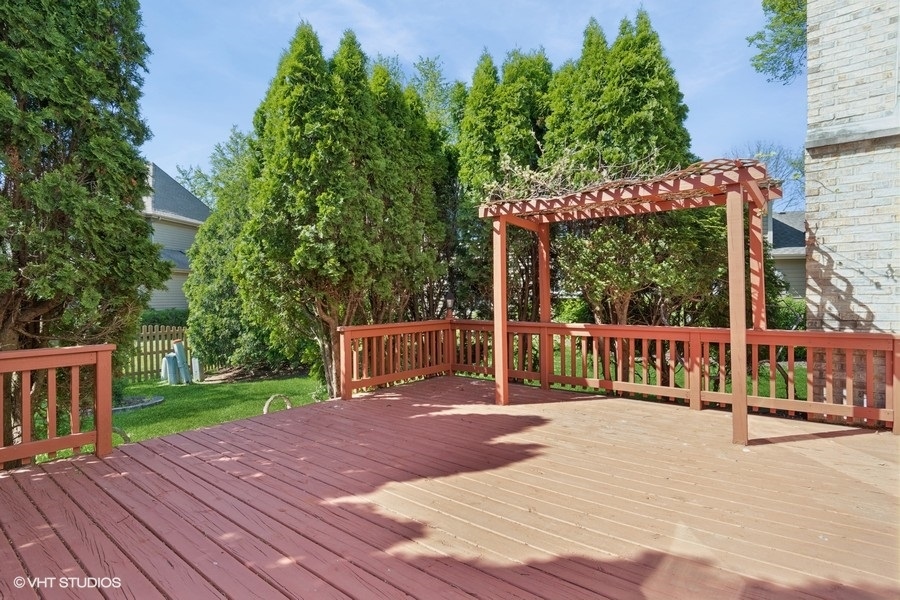 970 E Amberwood Circle, Naperville, IL 60563