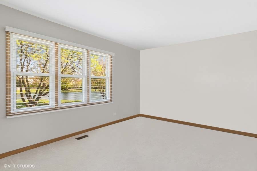 970 E Amberwood Circle, Naperville, IL 60563