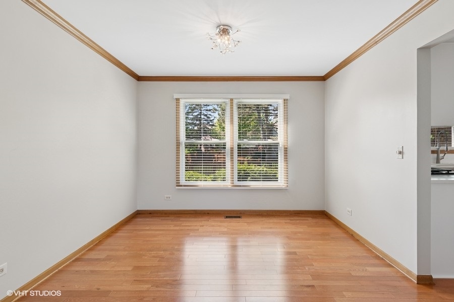 970 E Amberwood Circle, Naperville, IL 60563