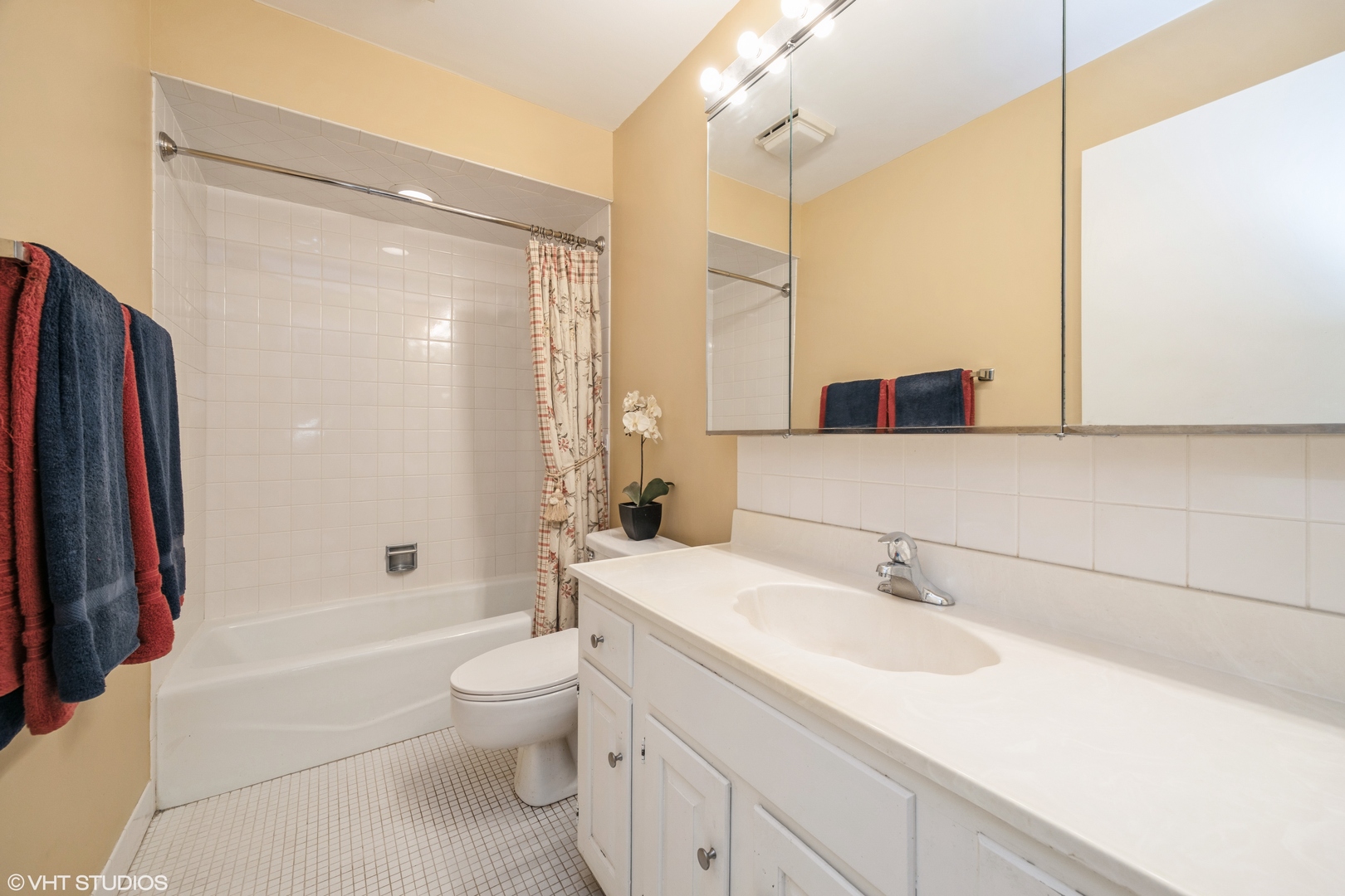 601 Lake Hinsdale Drive #104, Willowbrook, IL 60527