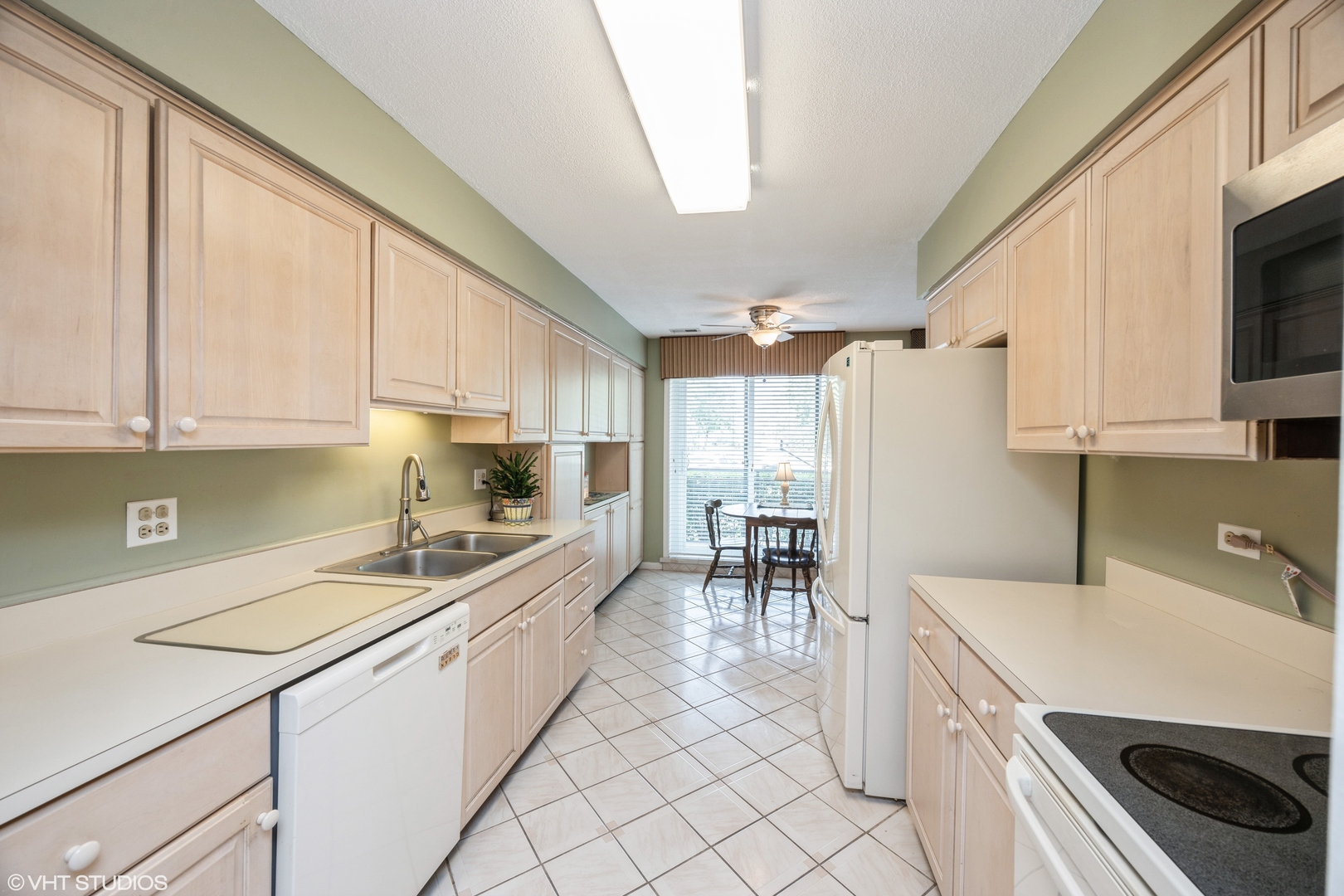 601 Lake Hinsdale Drive #104, Willowbrook, IL 60527