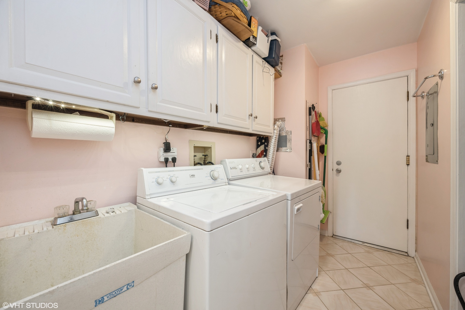 601 Lake Hinsdale Drive #104, Willowbrook, IL 60527