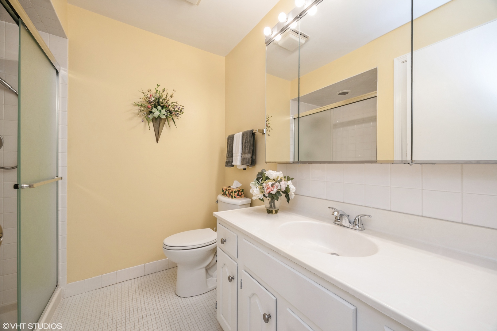 601 Lake Hinsdale Drive #104, Willowbrook, IL 60527