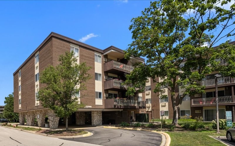 1321 S Finley Road #108, Lombard, IL 60148
