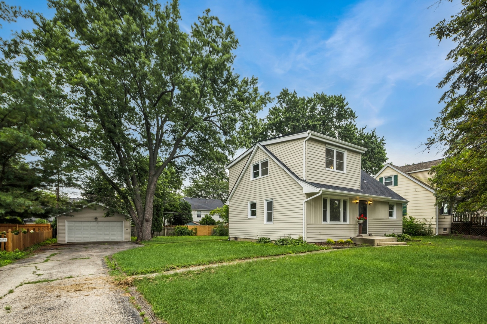 N631 Knollwood Drive, Wheaton, IL 60187