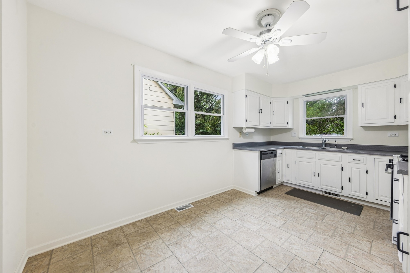 N631 Knollwood Drive, Wheaton, IL 60187