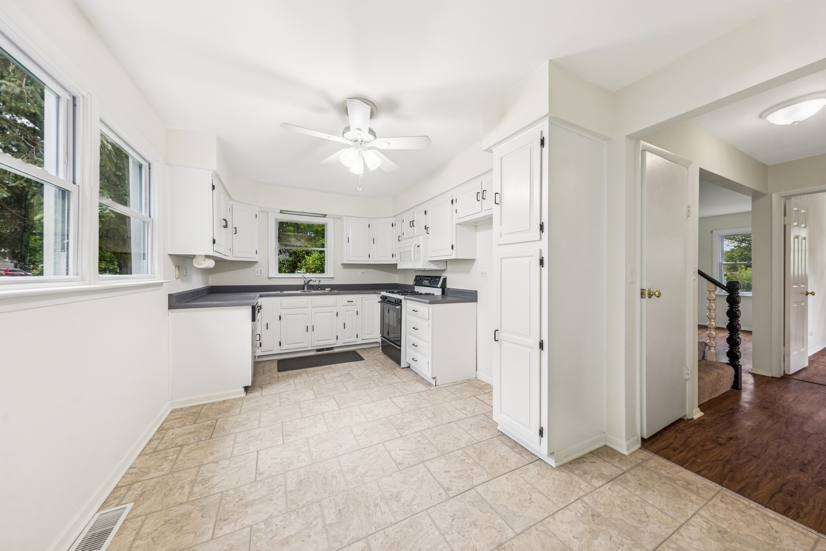 N631 Knollwood Drive, Wheaton, IL 60187
