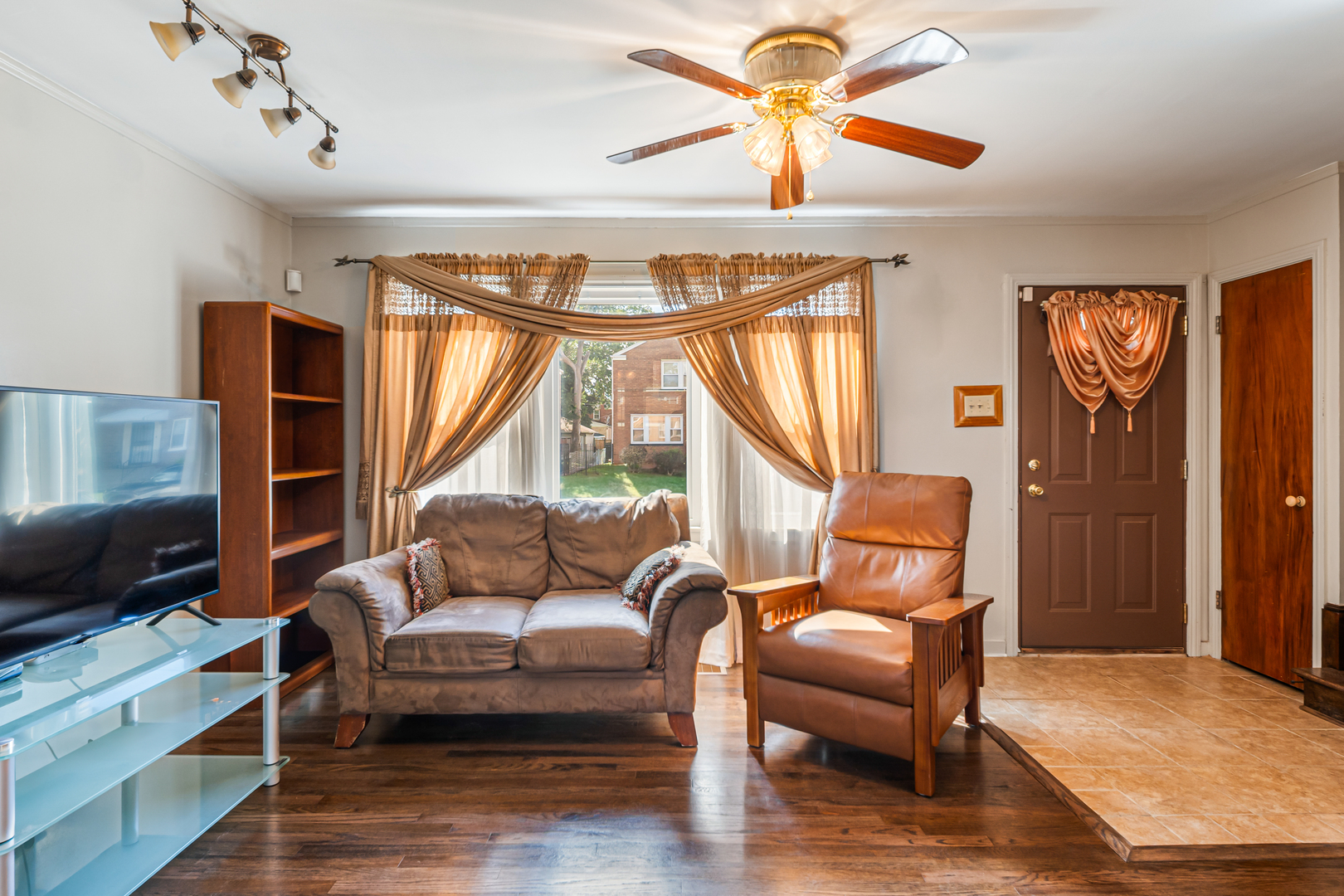 9215 S Green Street, Chicago, IL 60620
