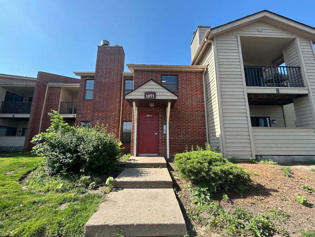 1971 N Hicks Road #210, Palatine, IL 60074