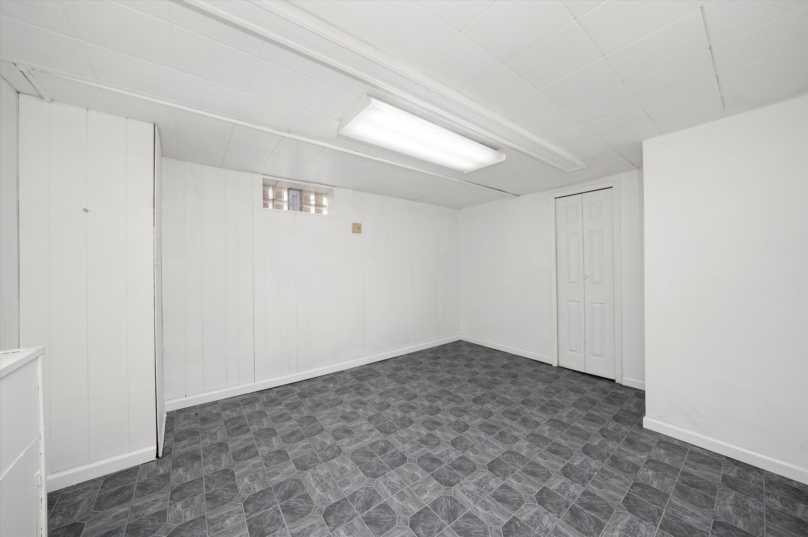 12216 S Carpenter Street, Chicago, IL 60643