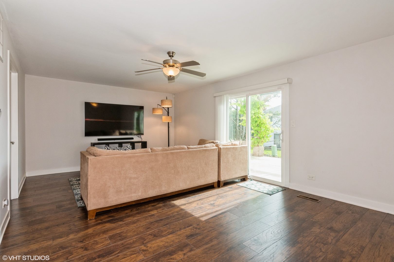 1015 Warwick Circle, Hoffman Estates, IL 60169
