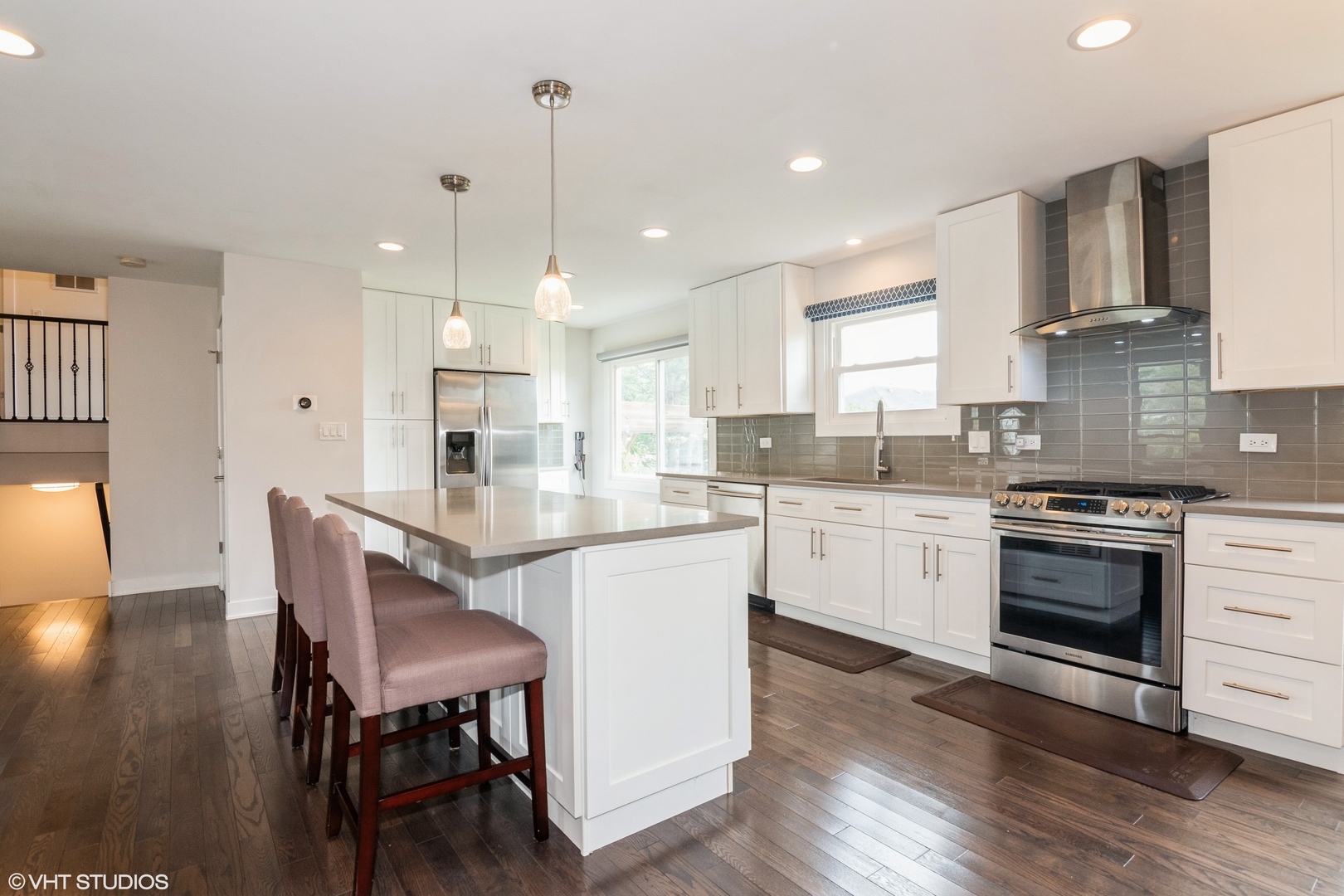 1015 Warwick Circle, Hoffman Estates, IL 60169