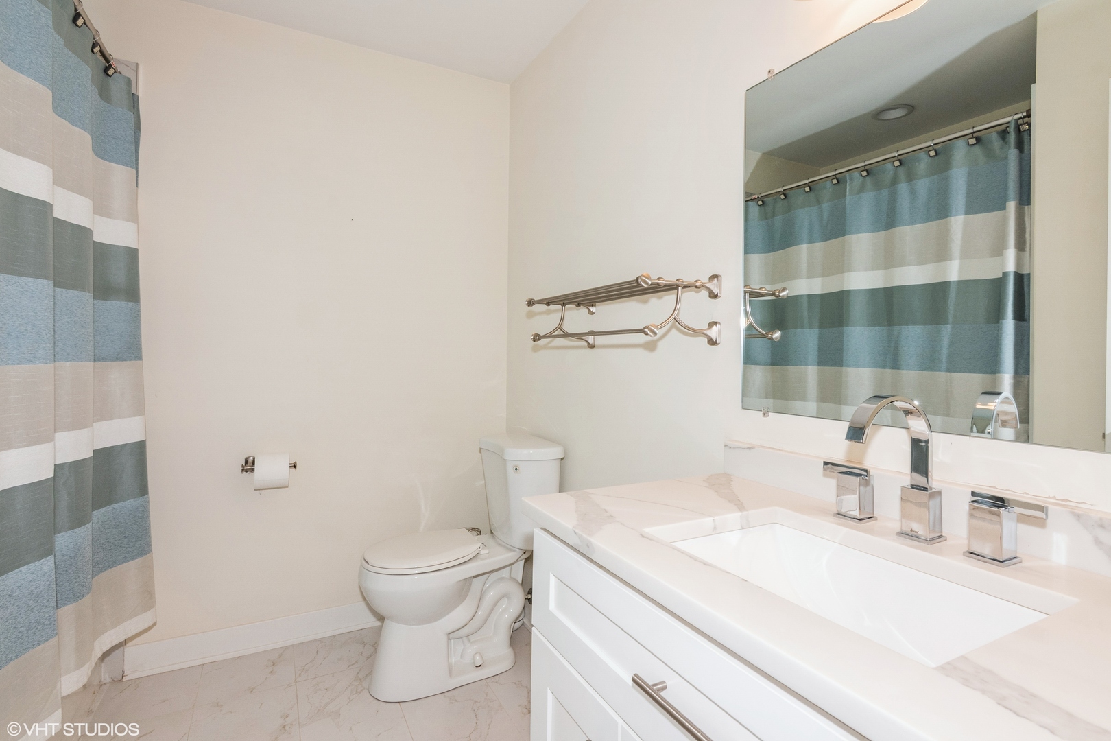 1015 Warwick Circle, Hoffman Estates, IL 60169