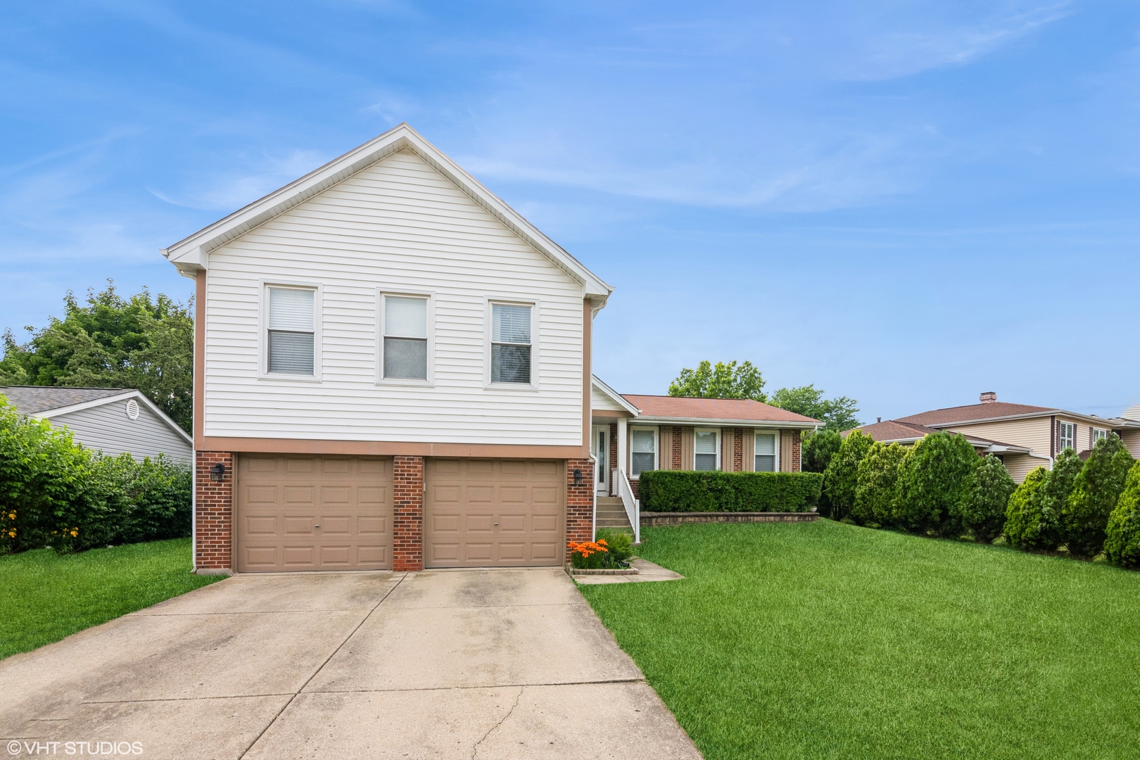 1015 Warwick Circle, Hoffman Estates, IL 60169