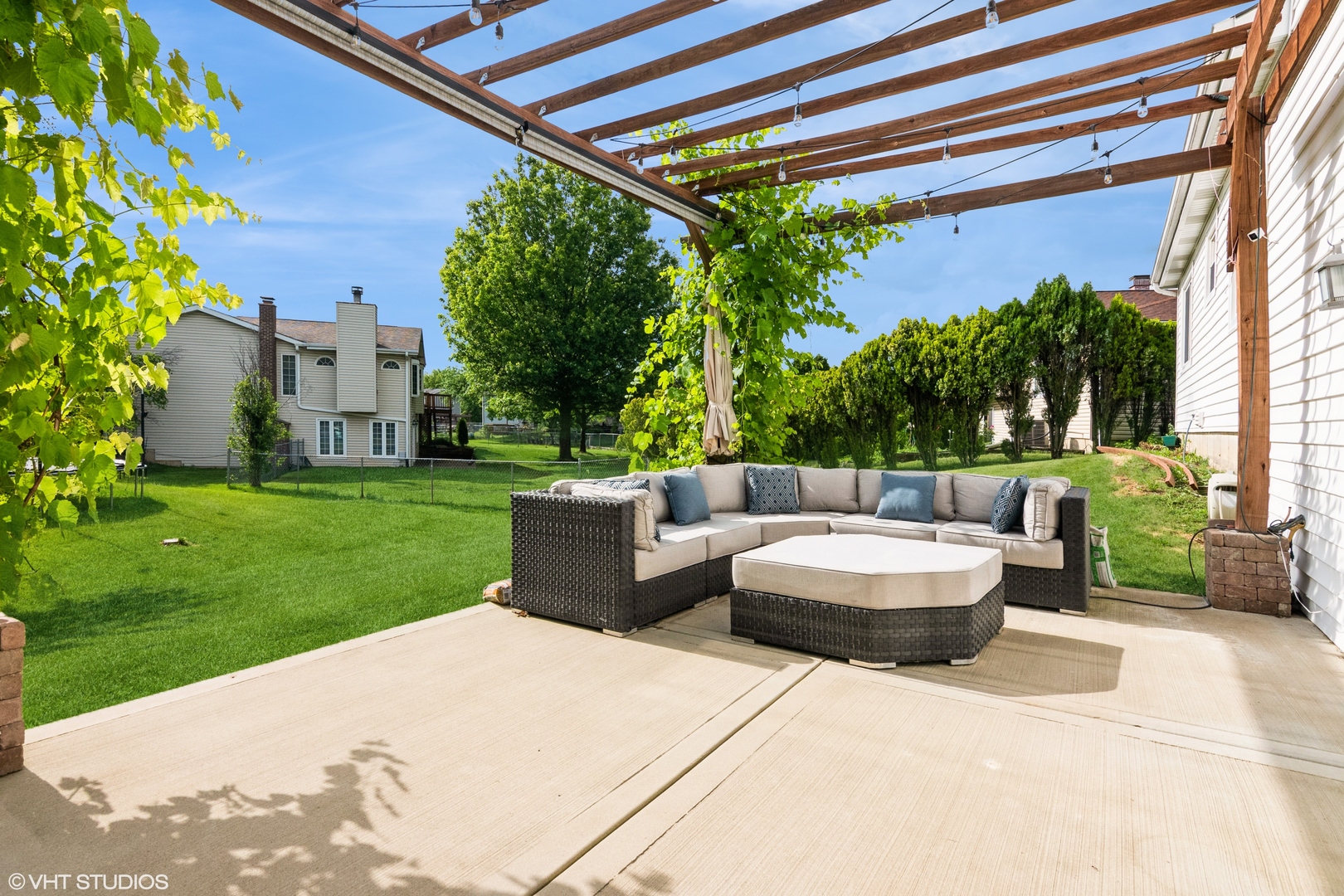 1015 Warwick Circle, Hoffman Estates, IL 60169