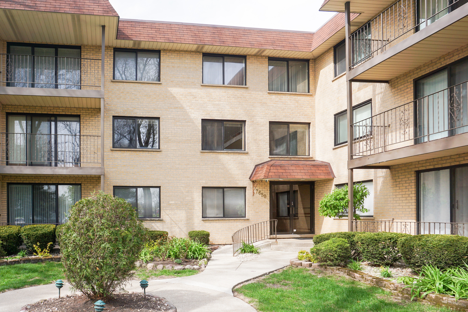 7650 W Lawrence Avenue #201, Norridge, IL 60706