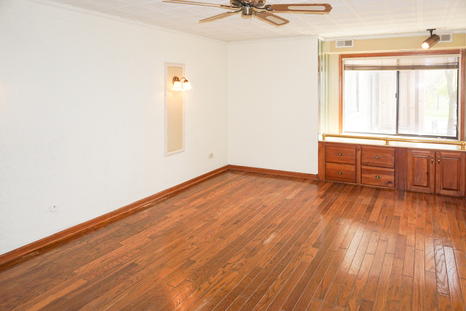 7650 W Lawrence Avenue #201, Norridge, IL 60706