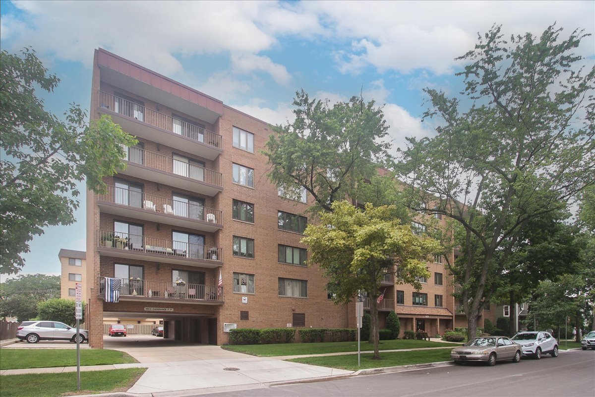 1454 Ashland Avenue #205, Des Plaines, IL 60016
