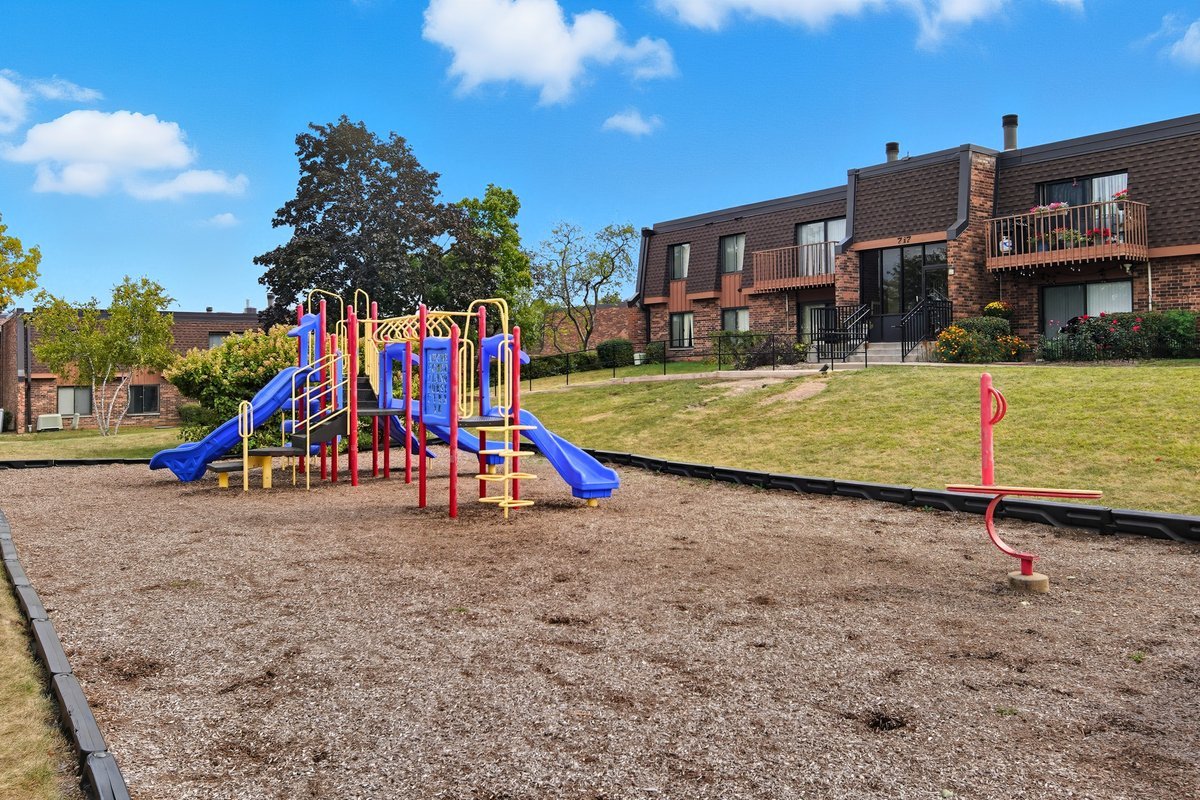 712 TIPPERARY Court #1C, Schaumburg, IL 60193