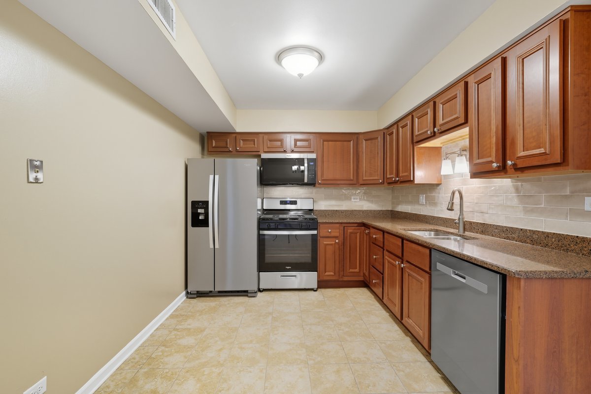 712 TIPPERARY Court #1C, Schaumburg, IL 60193