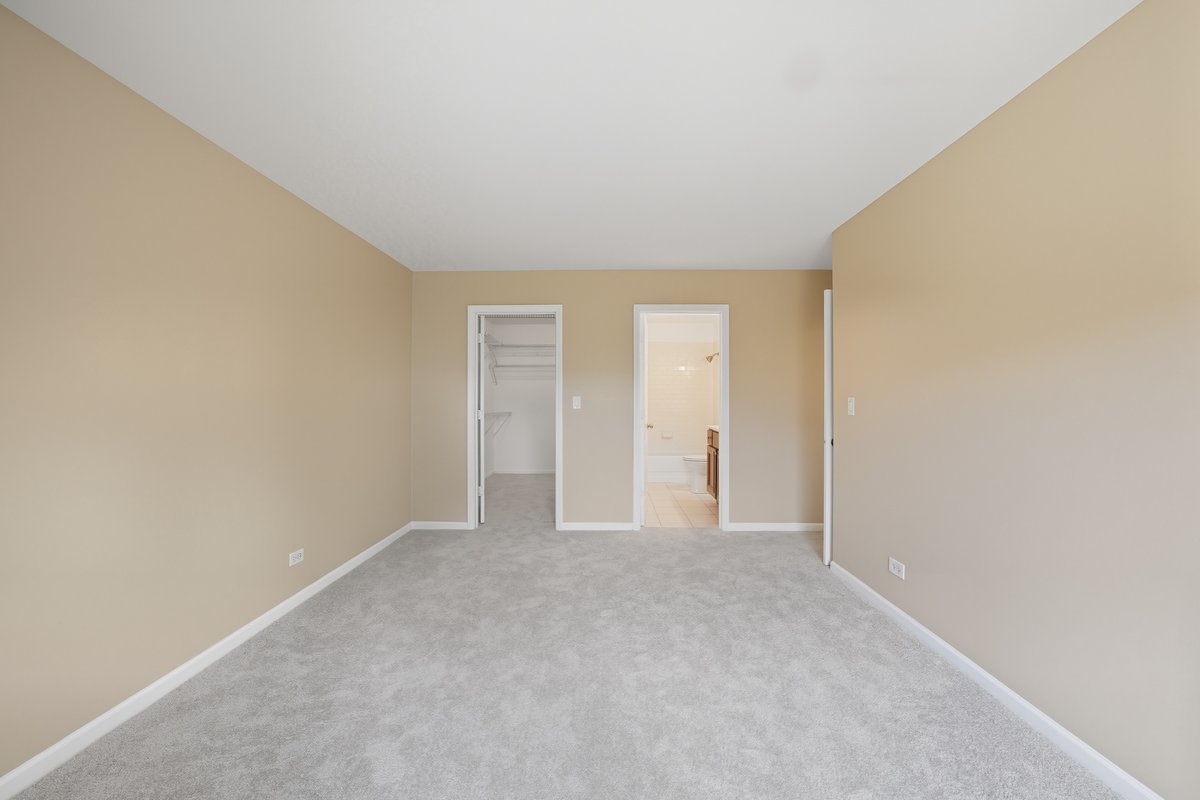712 TIPPERARY Court #1C, Schaumburg, IL 60193