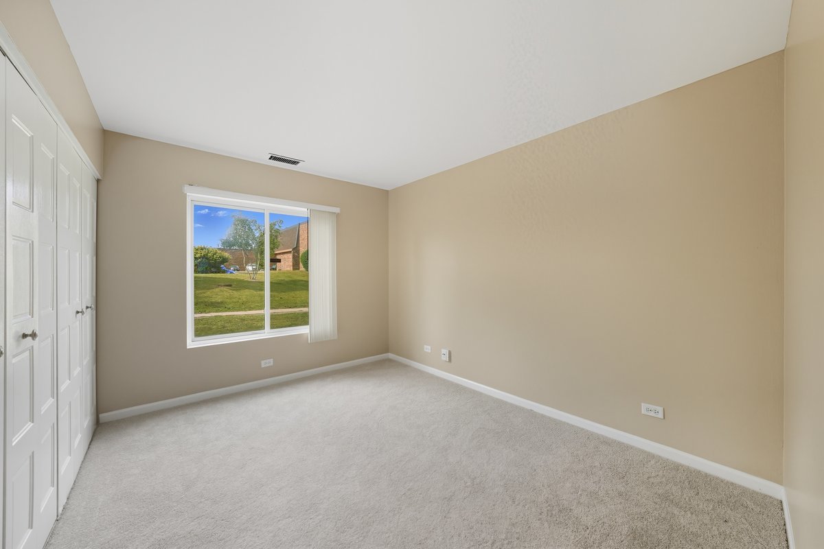 712 TIPPERARY Court #1C, Schaumburg, IL 60193