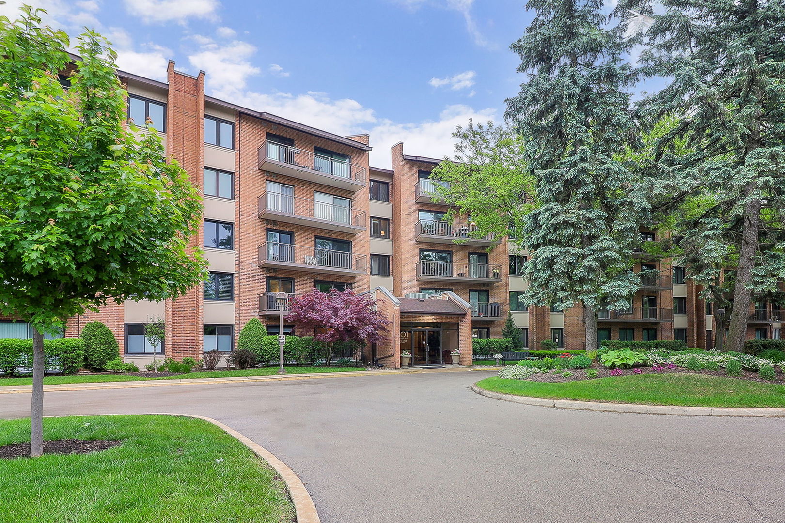 601 Lake Hinsdale Drive #209, Willowbrook, IL 60527
