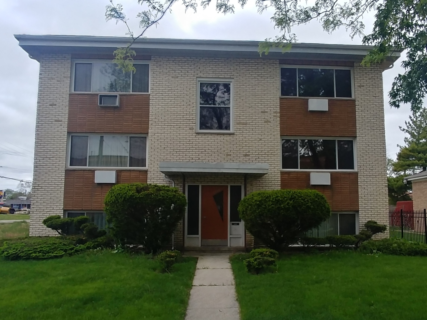 2130 S 13th Avenue, Broadview, IL 60155