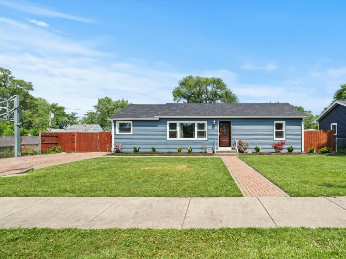 7937 Lotus Avenue, Burbank, IL 60459