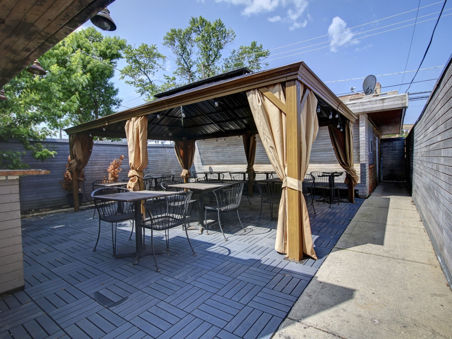 3938 N Central Avenue, Chicago, IL 60634