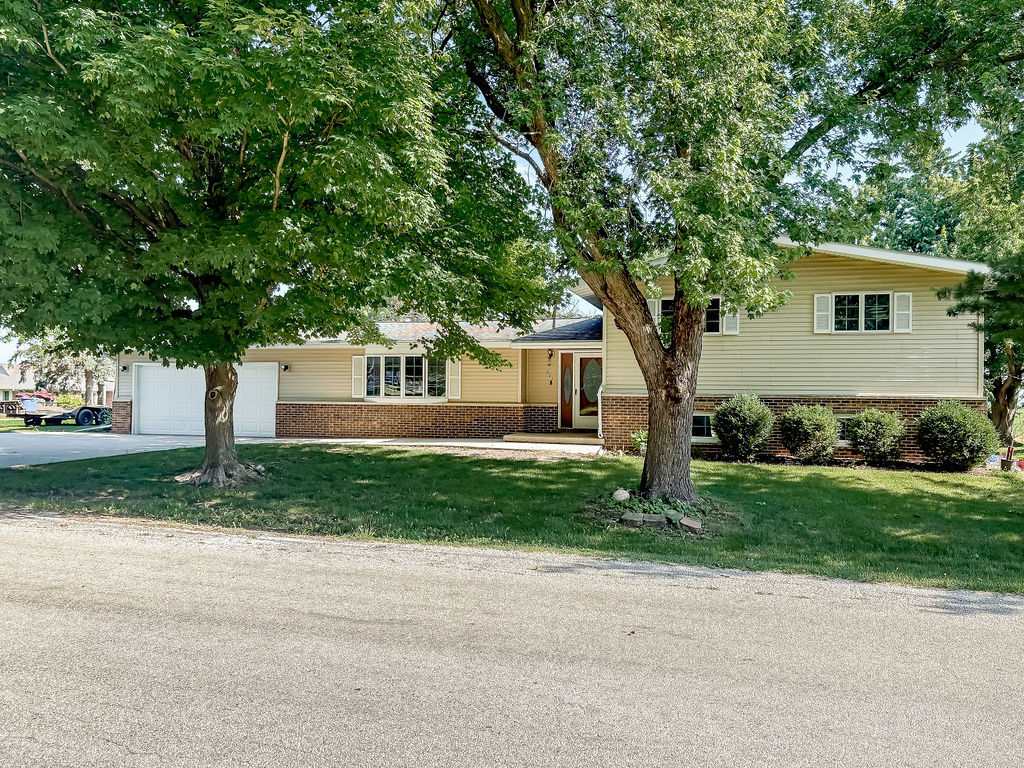 202 E 8th Street, Gridley, IL 61744