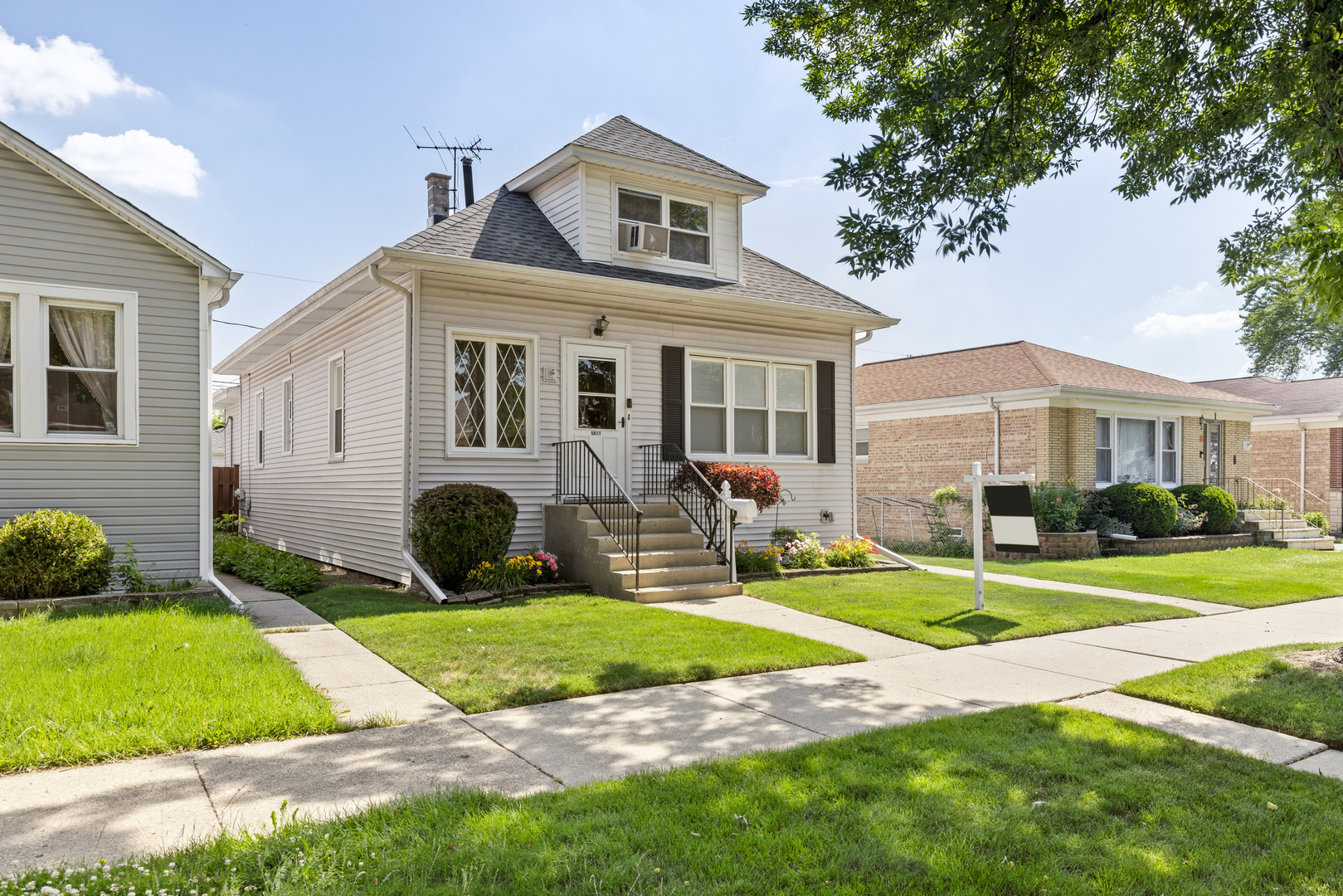 5811 N Manton Avenue, Chicago, IL 60646