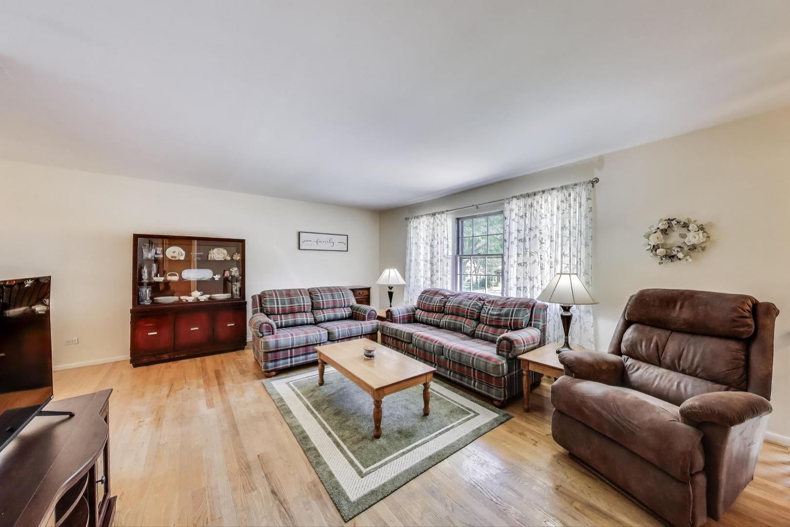221 Anthony Road, Buffalo Grove, IL 60089