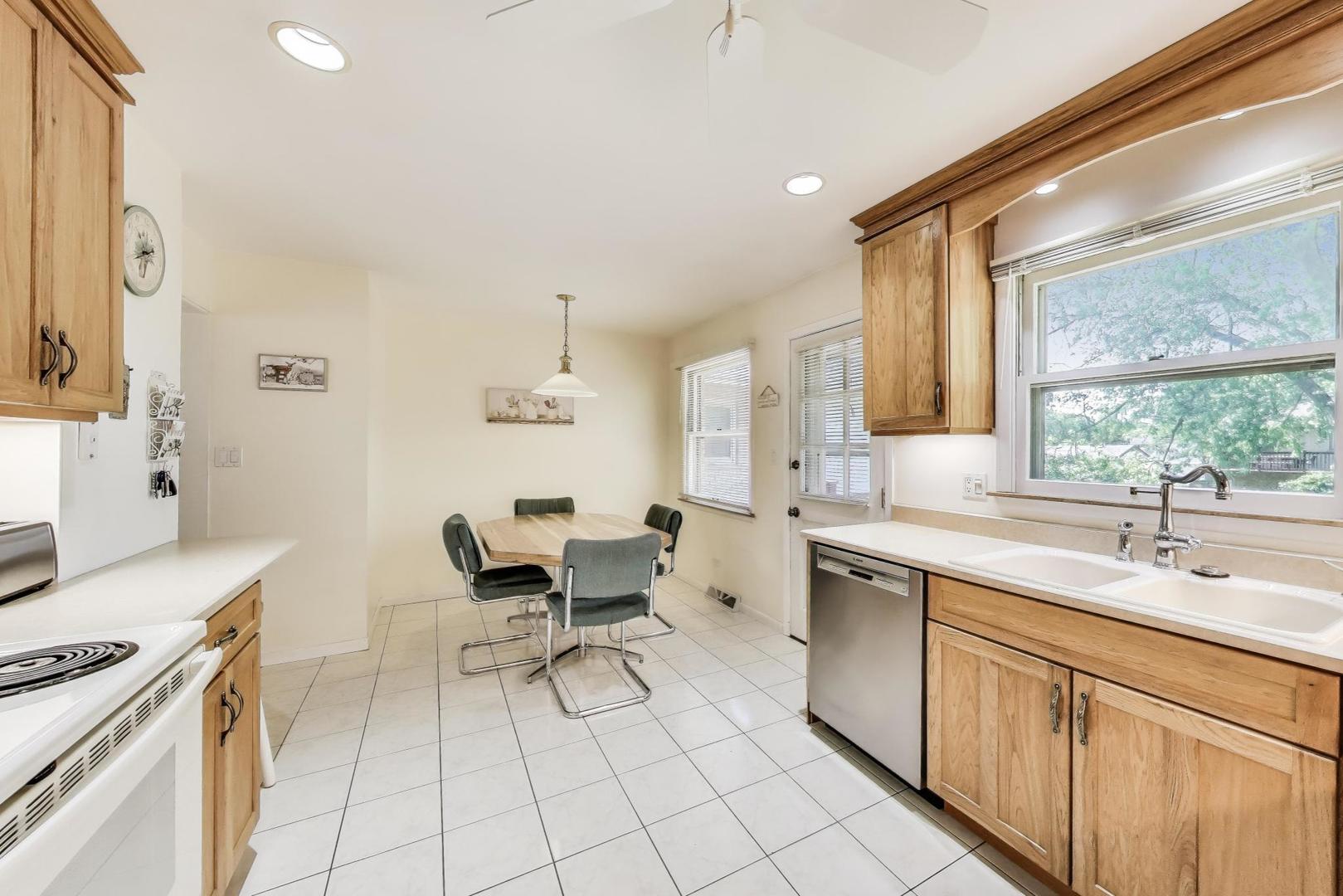 221 Anthony Road, Buffalo Grove, IL 60089