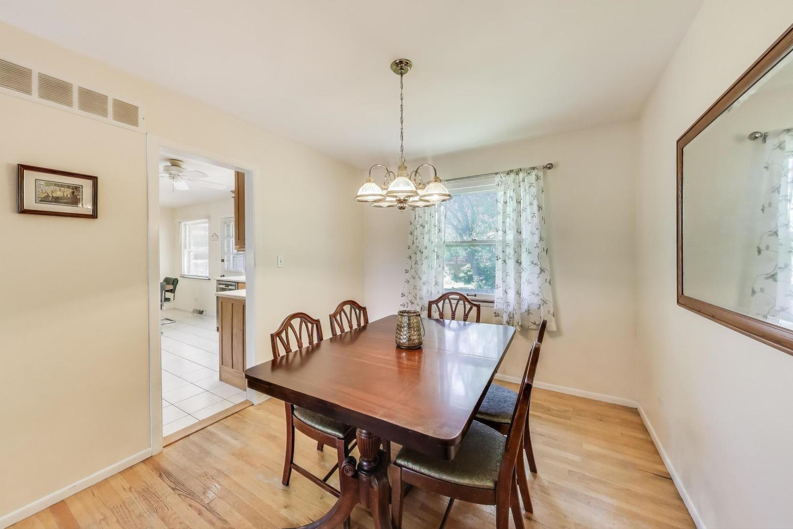 221 Anthony Road, Buffalo Grove, IL 60089