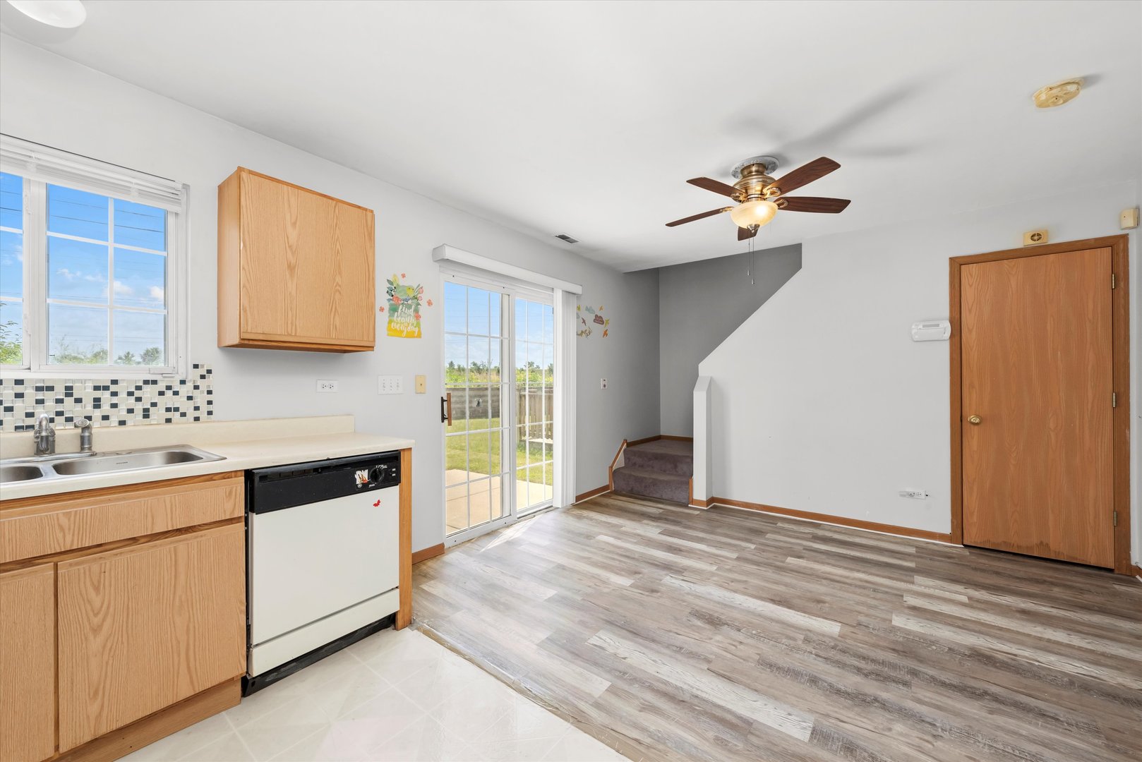 923 E SAVANNAH Drive, Romeoville, IL 60446