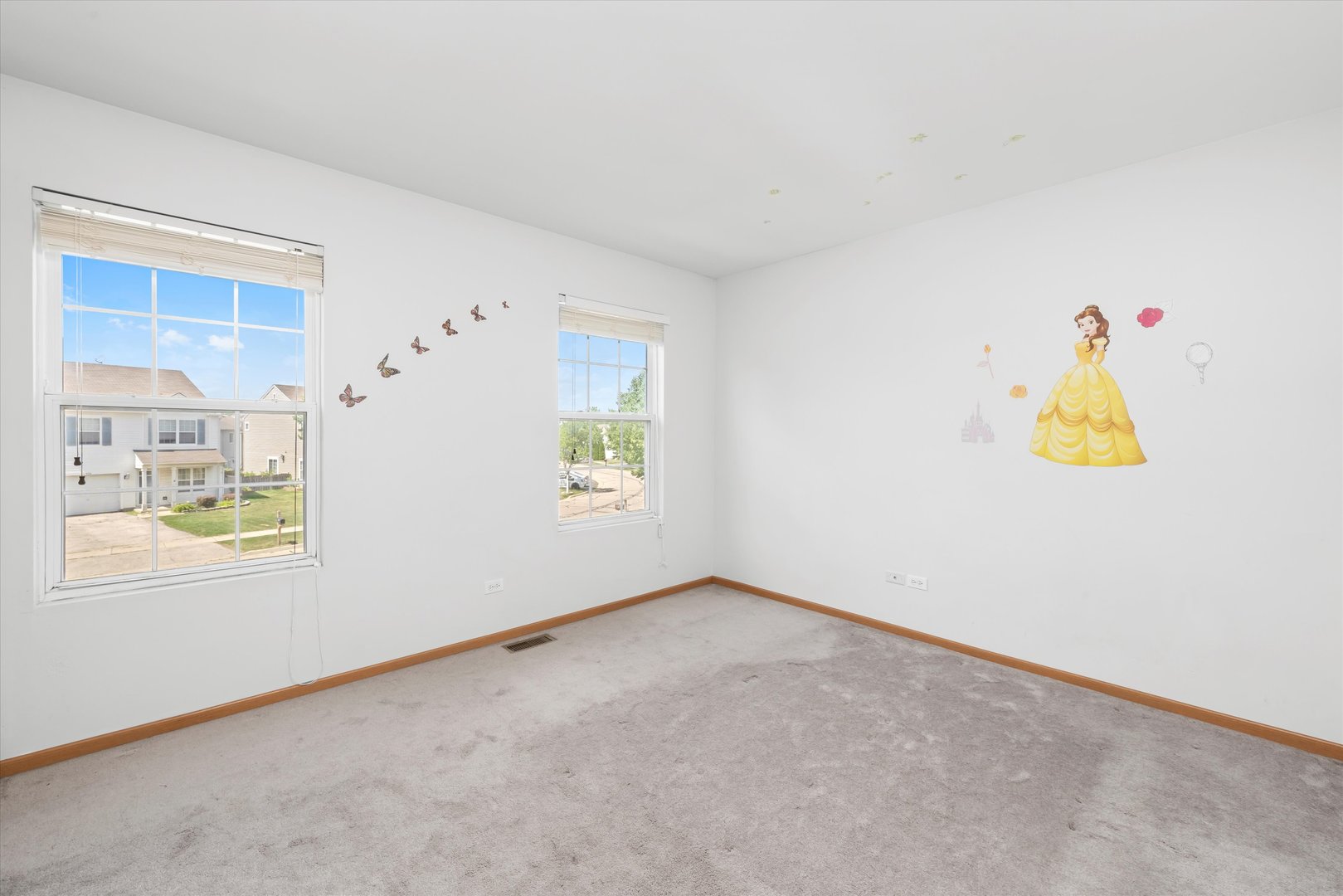 923 E SAVANNAH Drive, Romeoville, IL 60446