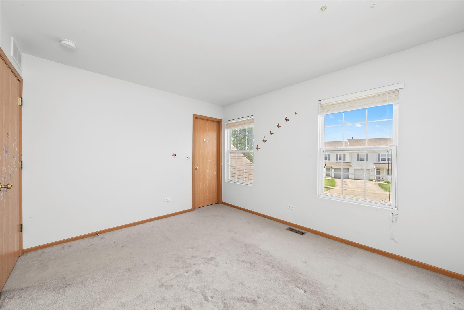 923 E SAVANNAH Drive, Romeoville, IL 60446