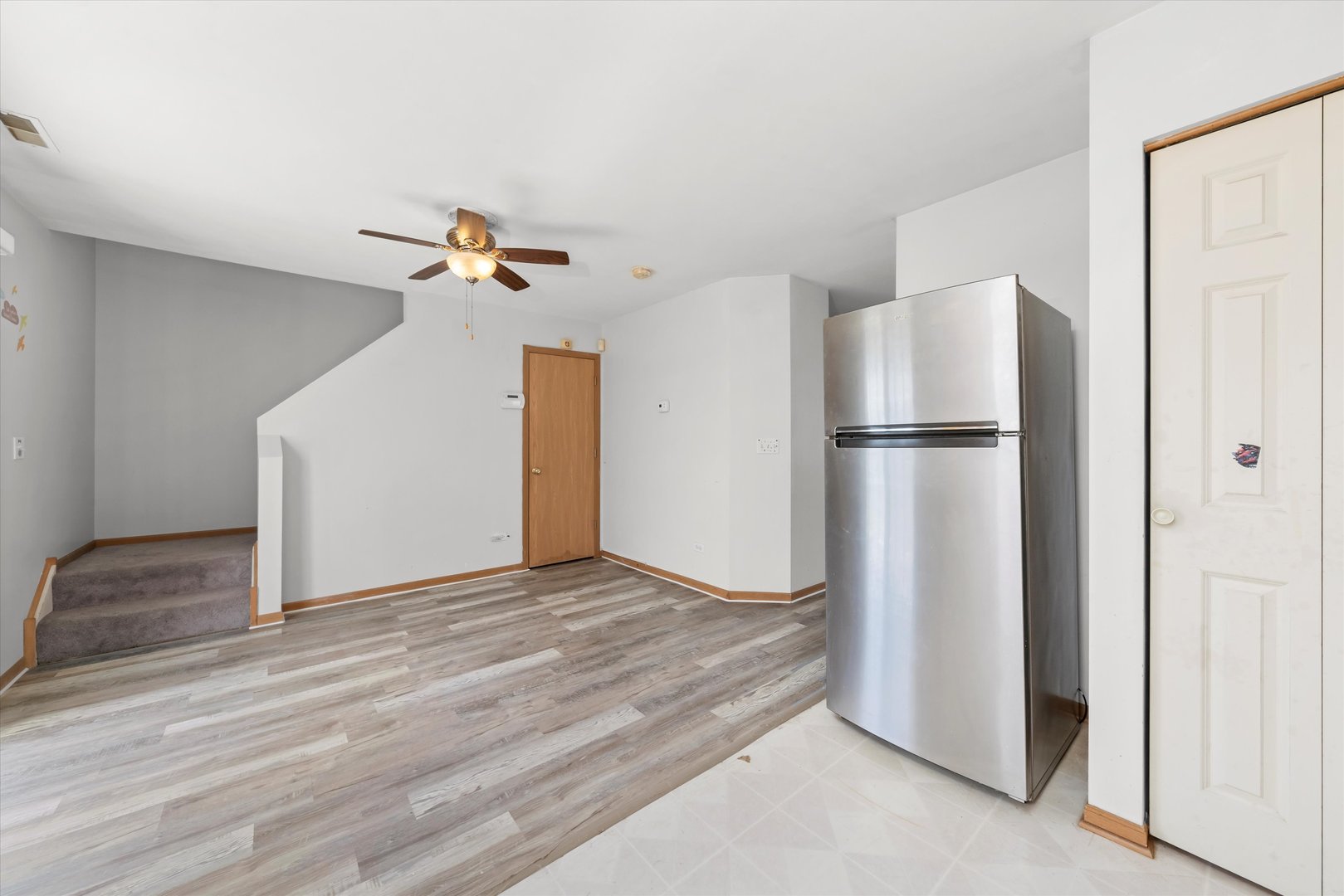 923 E SAVANNAH Drive, Romeoville, IL 60446