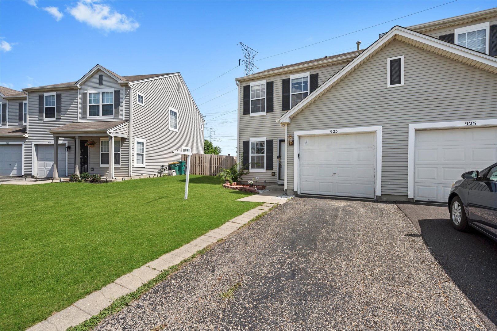 923 E SAVANNAH Drive, Romeoville, IL 60446