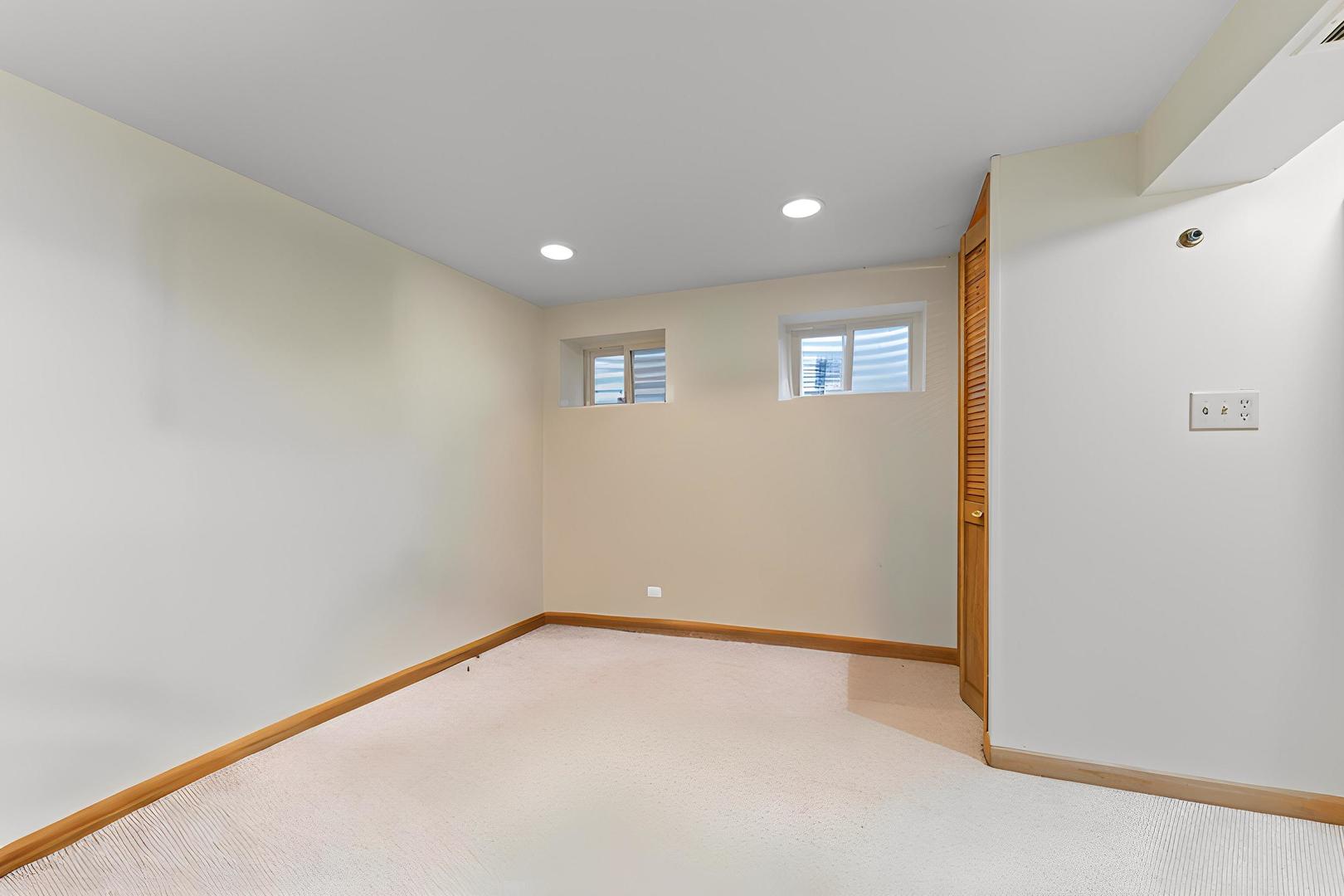 6S184 Lakewood Drive, Naperville, IL 60540