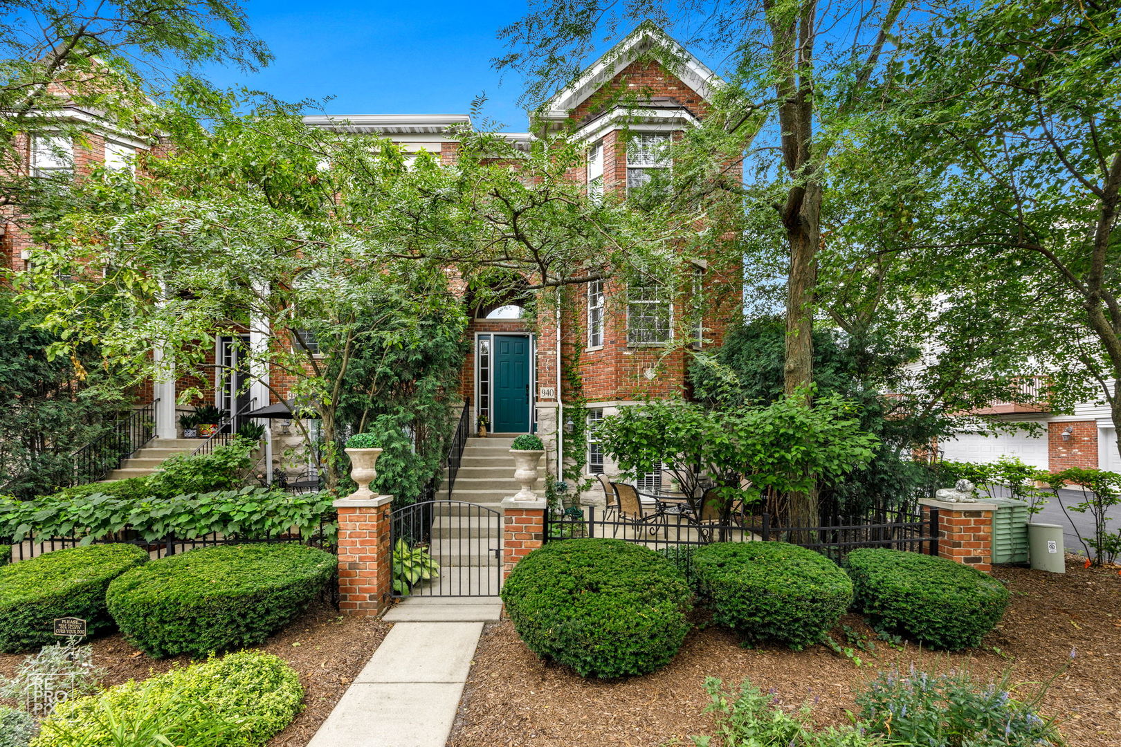 940 Shandrew Drive, Naperville, IL 60540