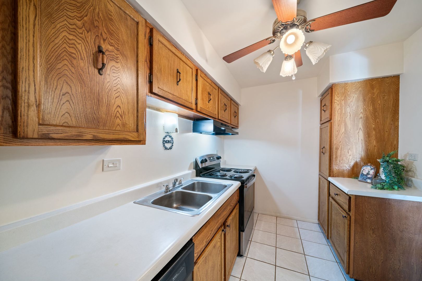 826 E Old Willow Road #103, Prospect Heights, IL 60070