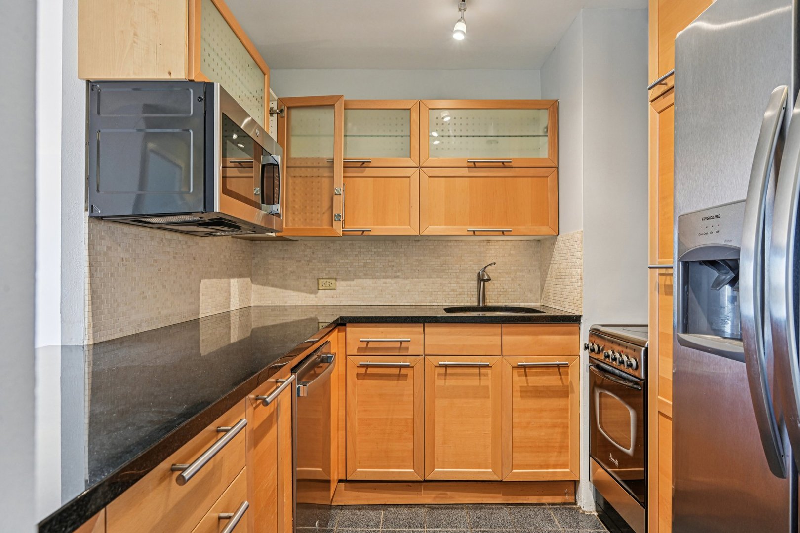 4343 N Clarendon Avenue #1004, Chicago, IL 60613