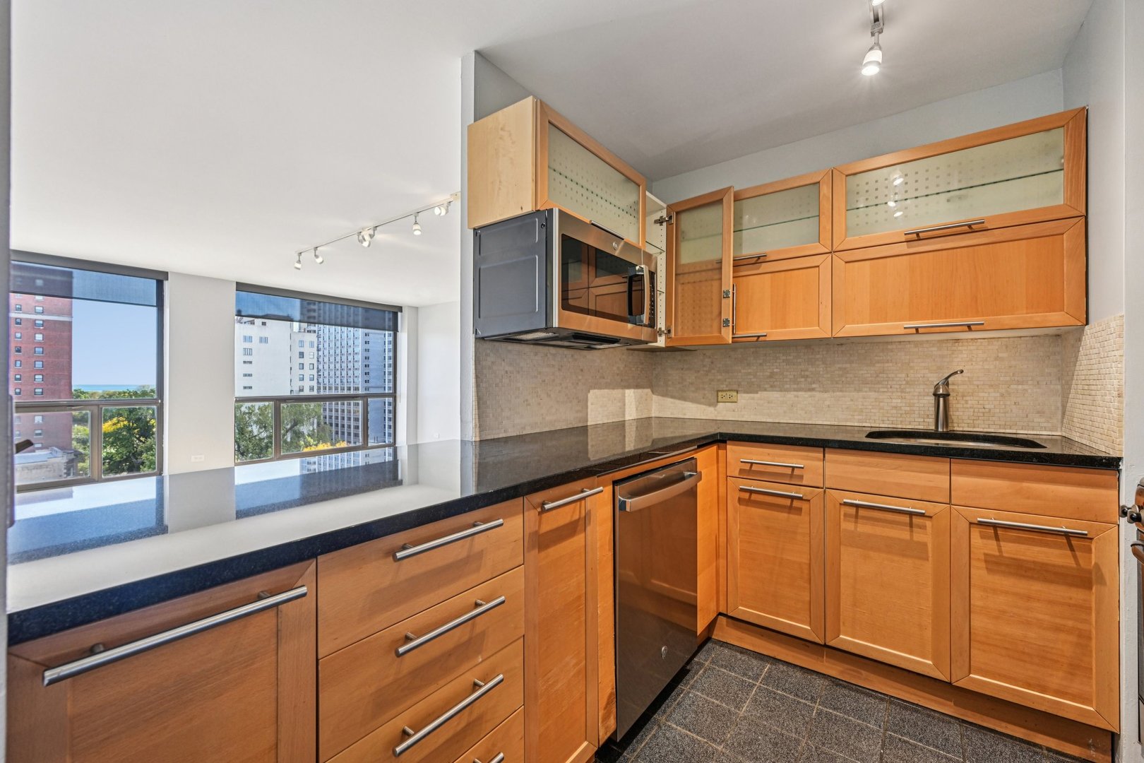 4343 N Clarendon Avenue #1004, Chicago, IL 60613