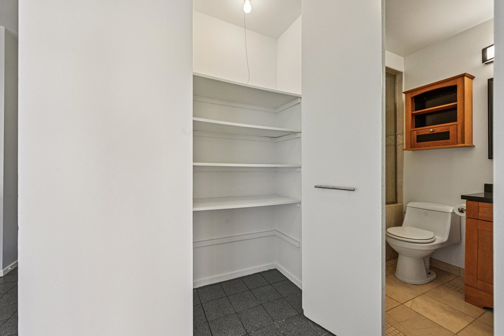 4343 N Clarendon Avenue #1004, Chicago, IL 60613