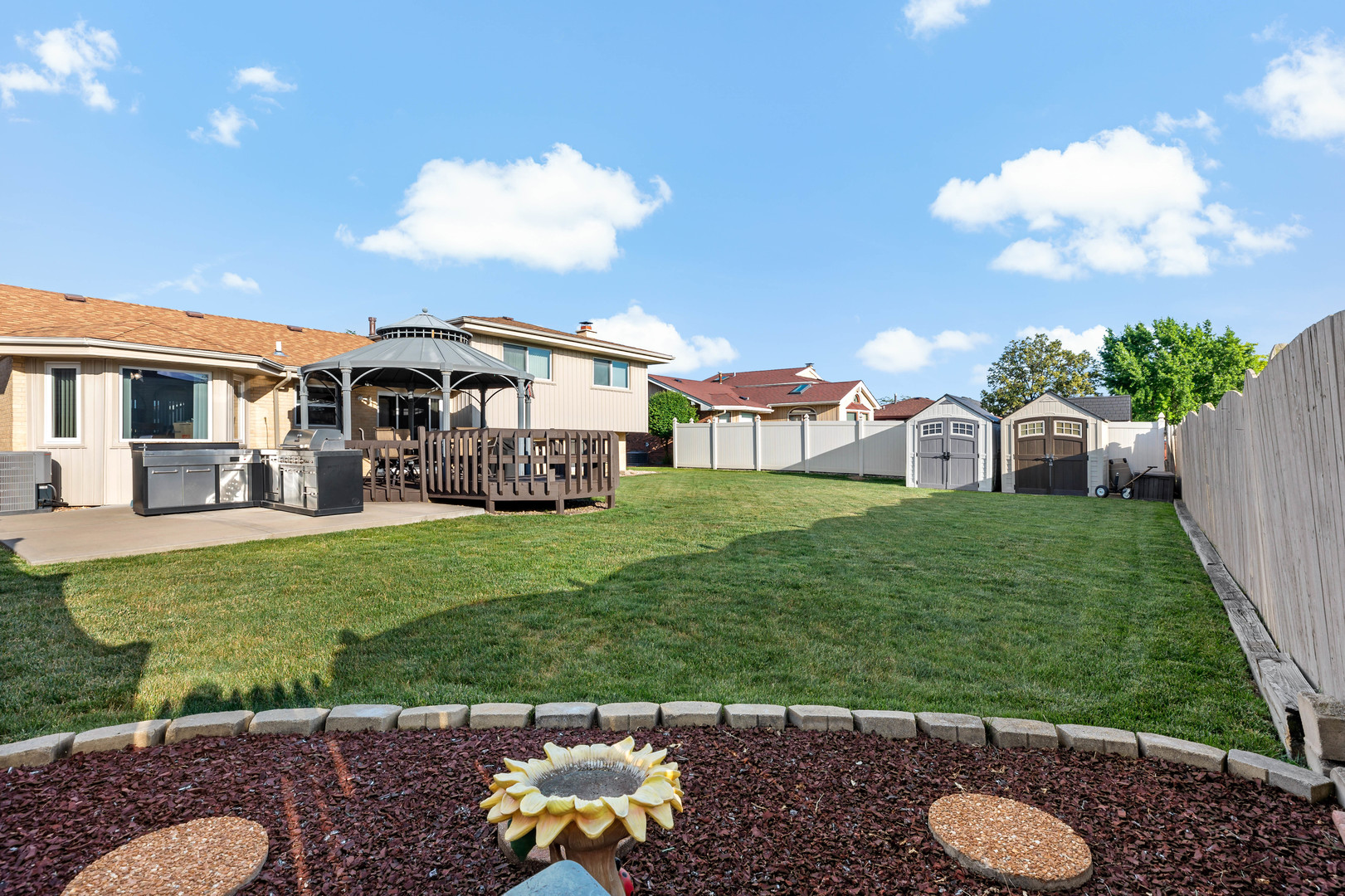 16544 Parkview Avenue, Tinley Park, IL 60477