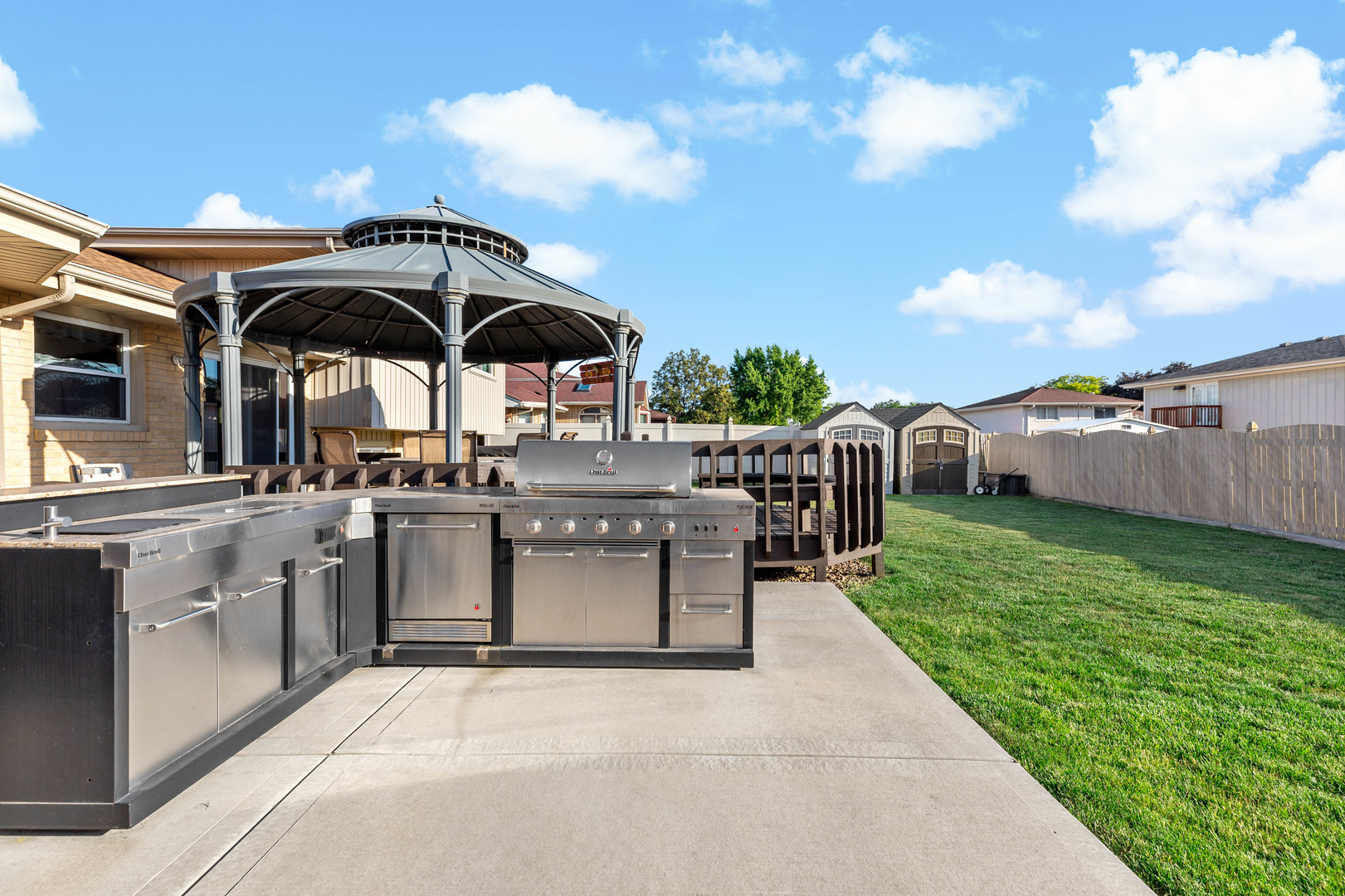 16544 Parkview Avenue, Tinley Park, IL 60477